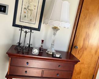 Entry way table, crystal lamp, decor
