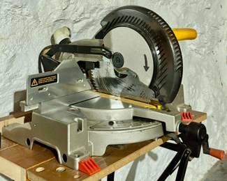 DeWalt Compound Miter Saw