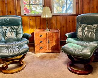 (2) Ekornes Stressless Leather Armchair & Ottomans