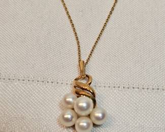 14k Gold Necklace With Pearls