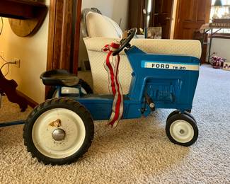 Vtg. Child's riding Ford tractor, TW 20 - w/cart - in GREAT condition