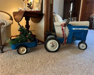 Vtg. Child's riding Ford tractor, TW 20 - w/cart - in GREAT condition