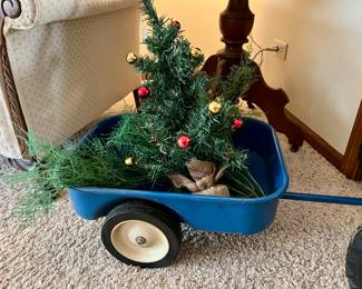 Vtg. Child's riding Ford tractor, TW 20 - w/cart - in GREAT condition