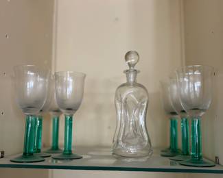 Lots of vintage glassware