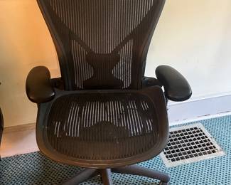 HERMAN MILLER OFFICE CHAIR