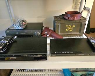 Blu-ray & VHS players.