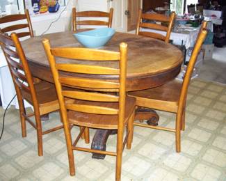 OAK KITCHEN TABLE AND 6 CHAIRS ( TOP IN PROCESS OF REFINISHING)