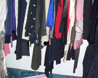 LADIES CLOTHING (LOT NEW) SIZES 12 -16 L - XL