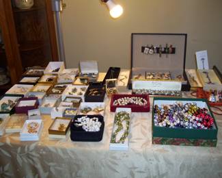 VTG JEWELRY - CUFFLINKS - TIE BARS - SILK BEADS FROM THAILAND