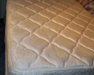 STEARNS & FOSTER FULL SIZE MATTRESS SET LIKE NEW ( HAD 5 COVERS )