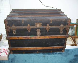 ANTIQUE TRUNK