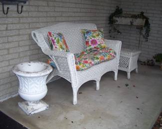 WICKER SETTEE - ETC