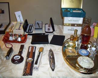 VTG MOTHER OF PEARL IMPECCABLE LEMAIRE PARIS OPERA GLASSES WITH HANDLE - PERFUMES - ETC