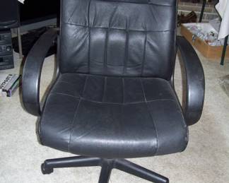OFFICE CHAIR