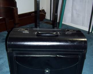 LEATHER SAAGAKH CRAFT OR CATALOG CASE ON WHEELS