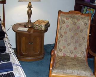 SIDE TABLE PAIR OF MACHING BRASS LAMPS WITH A FLOOR LAMP - ANTIQUE ROCKER