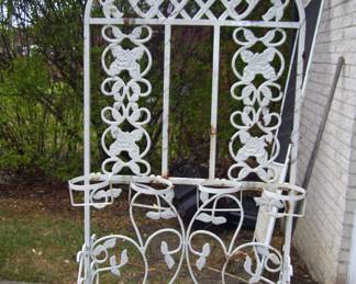 BERKELEY FORGE & FOUNDRY PLANT HOLDER /DIVIDER TRELLIS