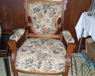 ANTIQUE CHAIR - MAG RACK