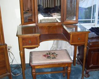 ANTIQUE VANITY