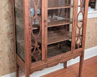 $250 American Arts & Crafts Oak Vitrine Cabinet, Circa 1910s
The single glass door flanked by fretwork covered glass panels; interior with three glass shelves; above scalloped apron, raised by shaped square legs.
39 x 15 ½ x height 60 in.
Acquired at Granny’s Attic antique store in Ho-Ho-Kus, NJ circa 2008.