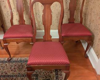$200 Three Pennsylvania House Cherry Queen Anne Dining Chairs
Undersides branded “Pennsylvania House”
With shaped back splat, square cabriole legs ending in pad feet; seats upholstered in red and gold fabric.
20 x 21 x height: 40 in.