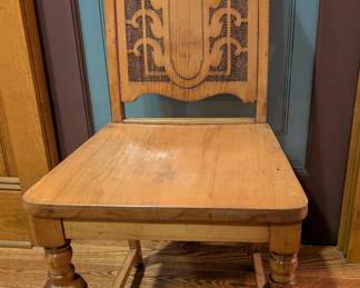 Detail of same: VTG Eastlake Carved Oak Dining Chairs. 6 chairs total. For more photos see: https://www.facebook.com/marketplace/item/1862213334701381/
