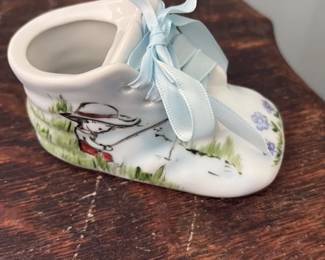 Beatrix Potter Peter Rabbit Porcelain Baby Shoe Figurine
