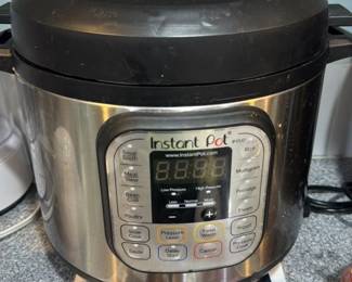 Instant Pot Duo 7-in-1 Electric Pressure Cooker 