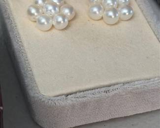 Cluster Pearl Earrings 