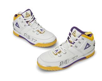 2024
Shannon Brown Lakers 2009-2010 Game-Worn Signed Home Nike Zoom Kobe IV Promo Sample Shoes
A pair of Nike Promo Sample white leather shoes with purple trim, each autographed with black Sharpie to toe box
2 pieces
Size: 15
Accompanied by a Letter of Authenticity from Dan Ceniceros, D.C. Sports Collectibles, Los Angeles, CA
Estimate: $200 - $300