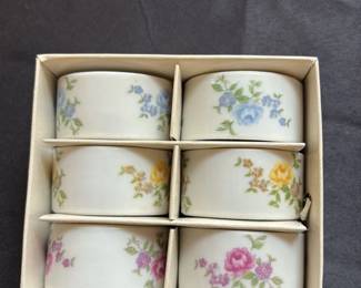Vintage Floral Napkin Rings Set