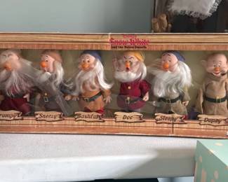 Disney's Snow White and the Seven Dwarfs Doll Set