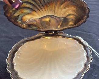 Leonard Silver (Sheffield) Ltd. Silver Plated Shell Box