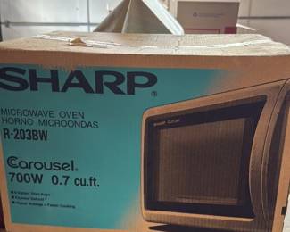 Sharp R-203BW Carousel Microwave Oven
