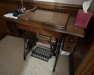Antique Singer Sewing machine 