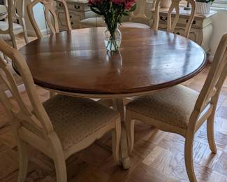 DR table and chairs with leaf