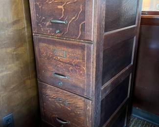 Antique Quarter Sawn Oak 3-Drawer filing cabinet