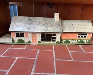 Vintage 1950s Marx tin lithograph ranch-style dollhouse
