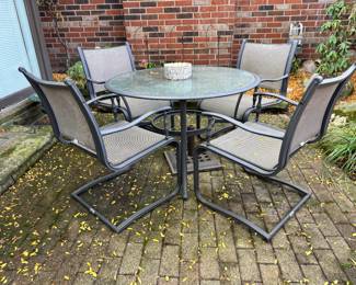 Contemporary Garden Table and Four Chairs