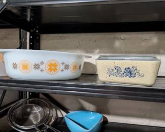 Pyrex
Town & Country Casserole & Homestead Refrigerator Dish