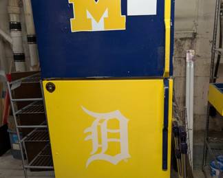 Perfect for a man cave or garage.
Westinghouse.