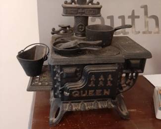 Vintage Queen Doll House Cast Iron Stove & Accessories