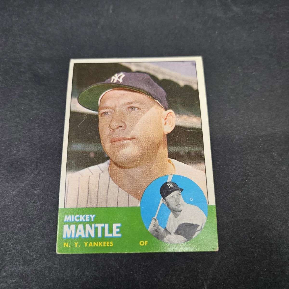 Lot #1 - 1963 Topps #200 Mickey Mantle New York Yankees HOF Legend Vintage Baseball Card