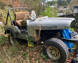 Another Jeep Renegade, has no motor, good for parts only.