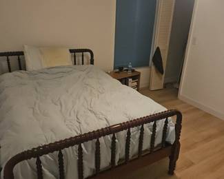 One of the queen size beds
$100