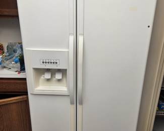 Very nice condition white side by side Whirlpool refrigerator it works great $350
