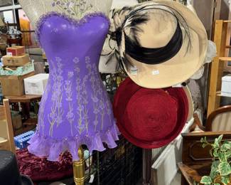 Mannequin, vintage hats