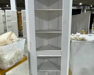 Corner hutch, refrigerator, linens