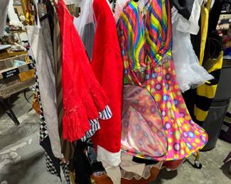 Halloween costumes & accessories