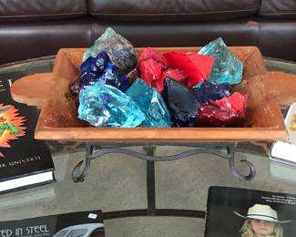 Colored glass shards and rock specimen décor